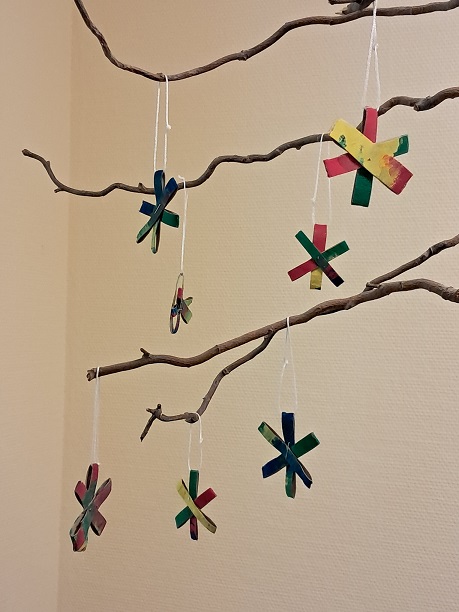Upcycling-Blumen aus Toilettenpapierrollen